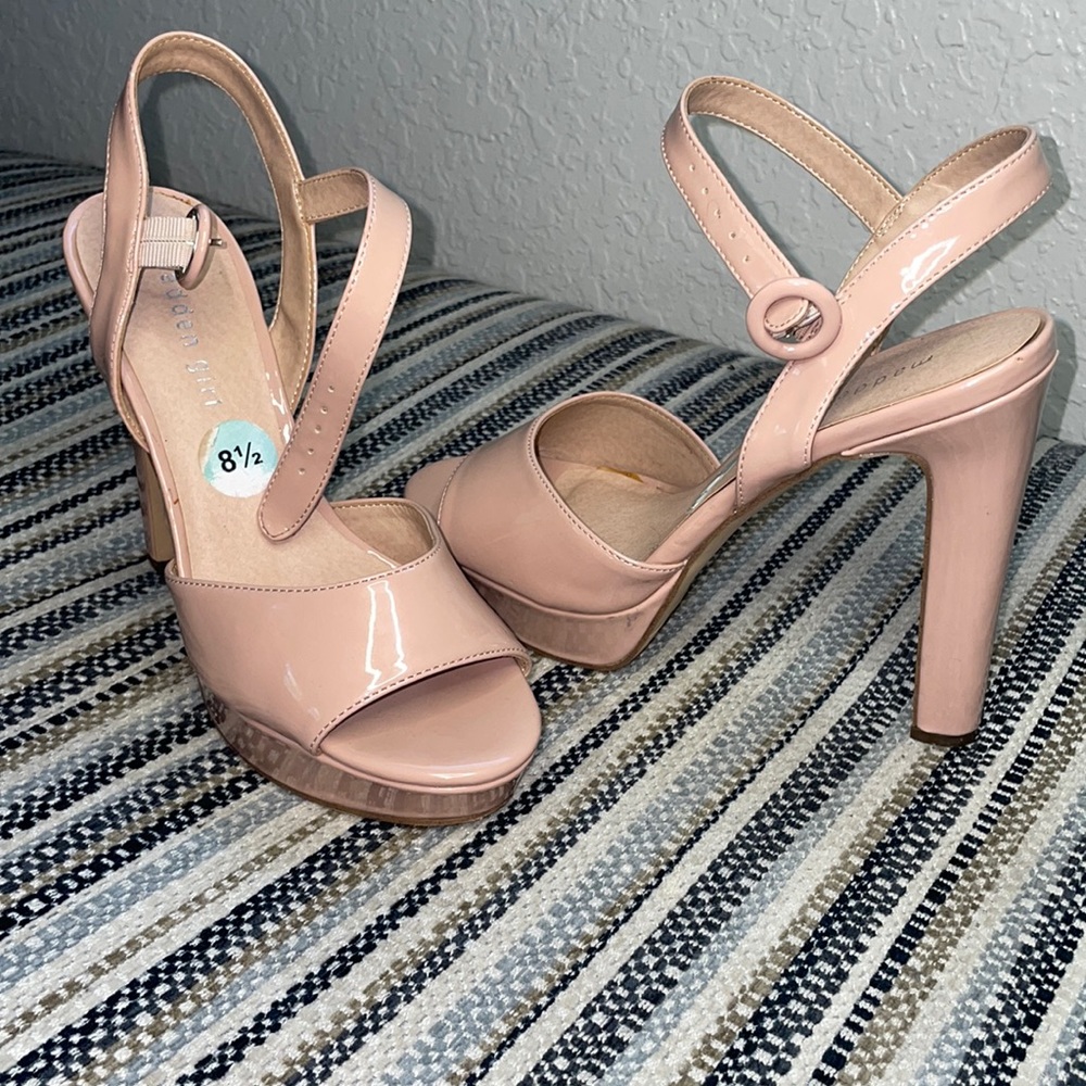 Worn twice is in fair condition.Right shoe has some scuffs.